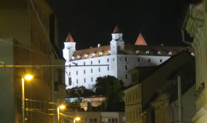 Братиславский Град вечером