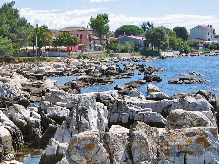 Хорватия, камни в море