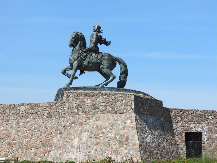 конная статуя императрицы Елизаветы Петровны