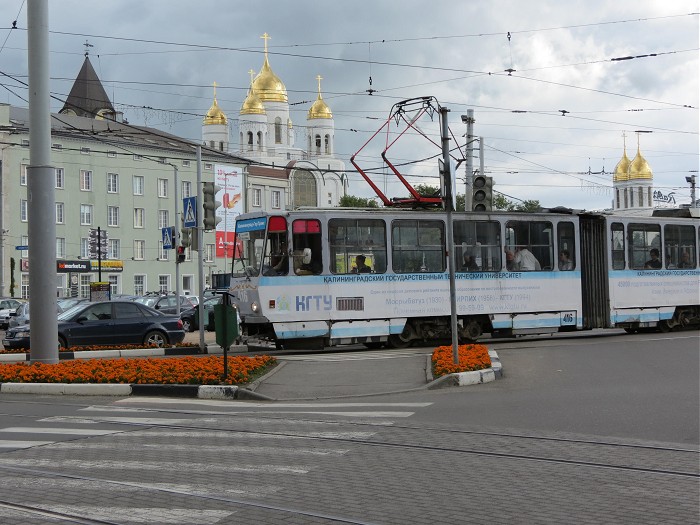 трамвай у  площади Победы