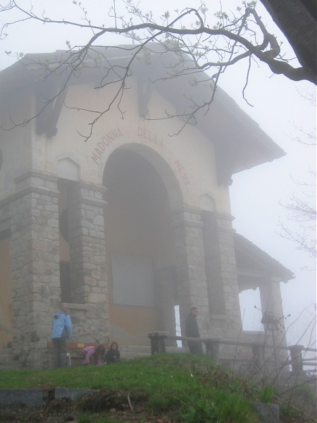 церковь в тумане