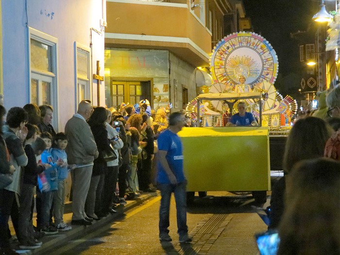 Королева детского  карнавала на улице Тенерифе