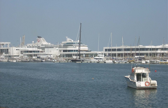 порт Puerto de Naos