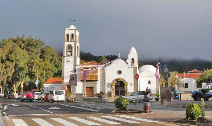 фото церкви на площали Сантьяго дель Тейде