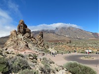 скальные массивы у подножия вулкана