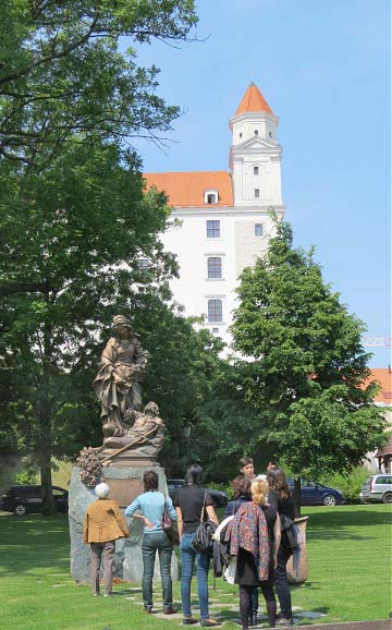 Статуя Елизаветы Венгерской