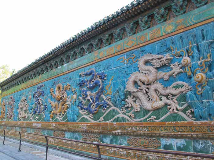 Стена 9 драконов в Пекине