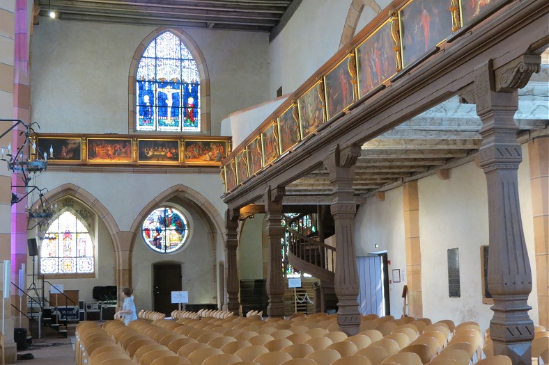 внутренний зал церкви