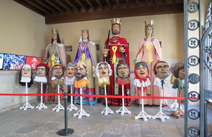  фигуры правителей средневековой Каталонии