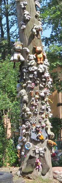 Игрушки на дереве