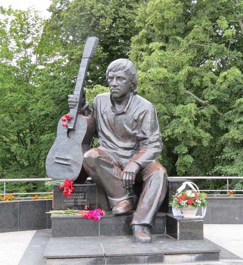 памятник Высоцкому в Калининграде