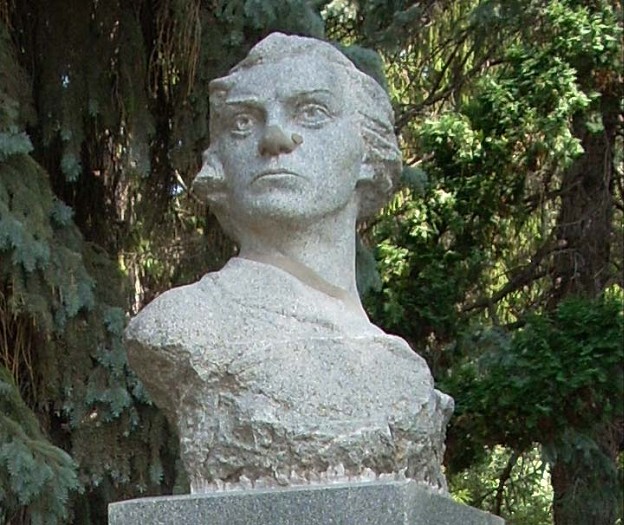 Памятник Ксении Ге, фрагмент