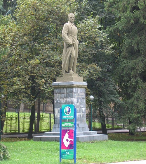 памятник Дзержинскому