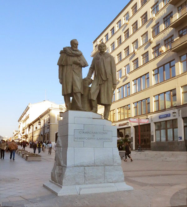 Памятник Станиславскому и Немировичу-Данченко