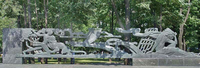 Чугунная решетка памятника Лермонтову