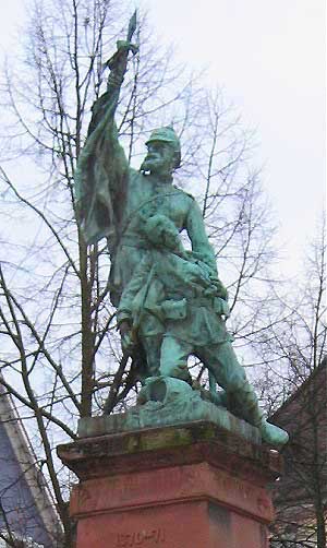 памятник немецким солдатам, фрагмент
