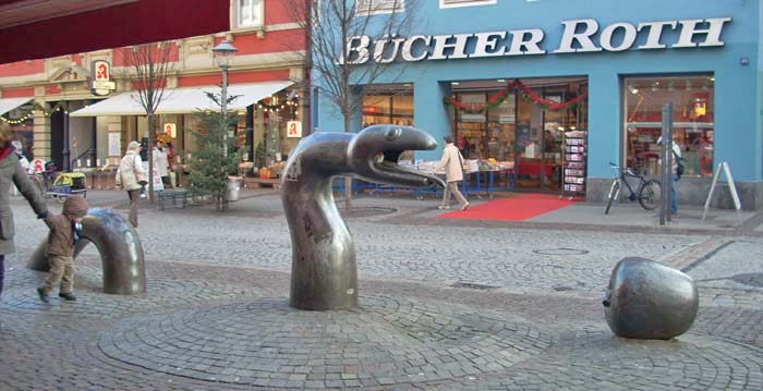 бронзовая скульптура змея