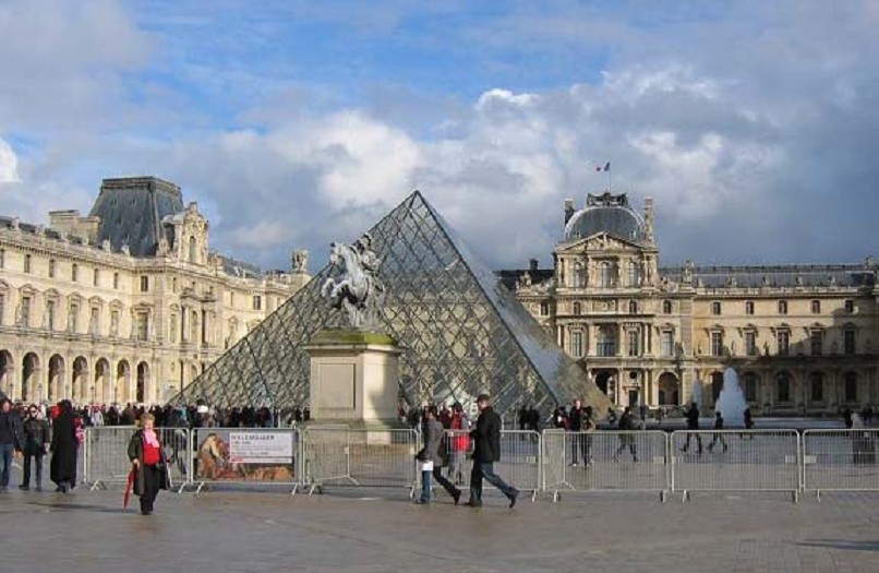 Панорама Лувра