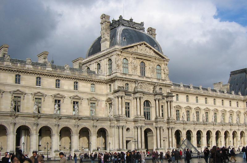 здание Лувра