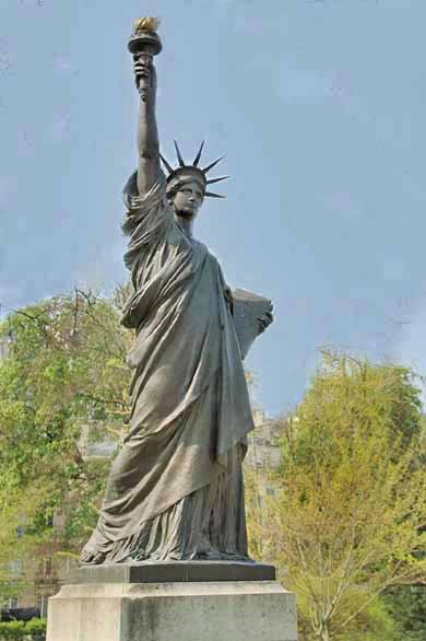 статуя Свободы в Люксембургском саду