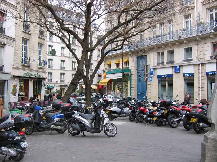 Мотоциклы на площади