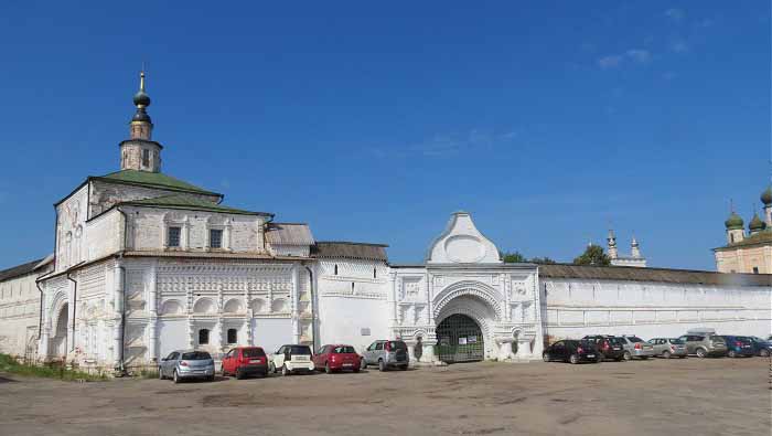 Горицкий монастырь, стена и входные ворота