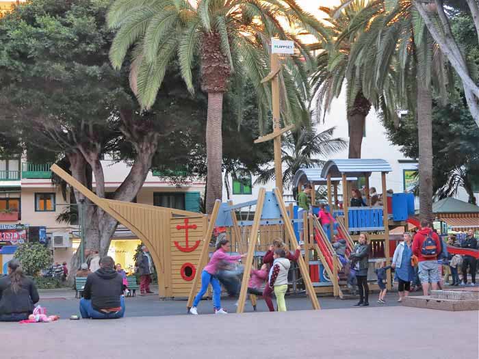 Детская площадка на Plaza del Charco