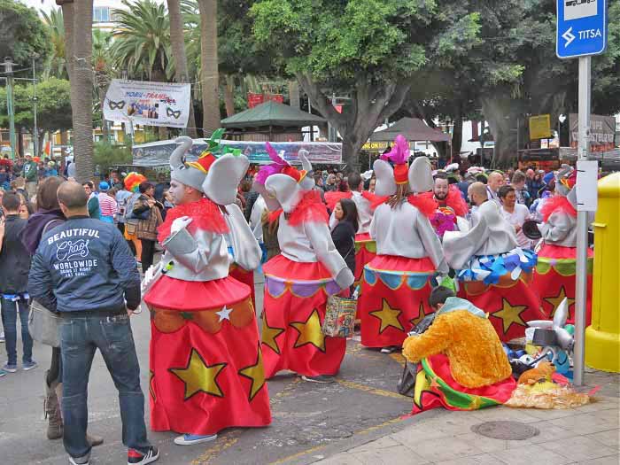 участники карнавала на Чарко