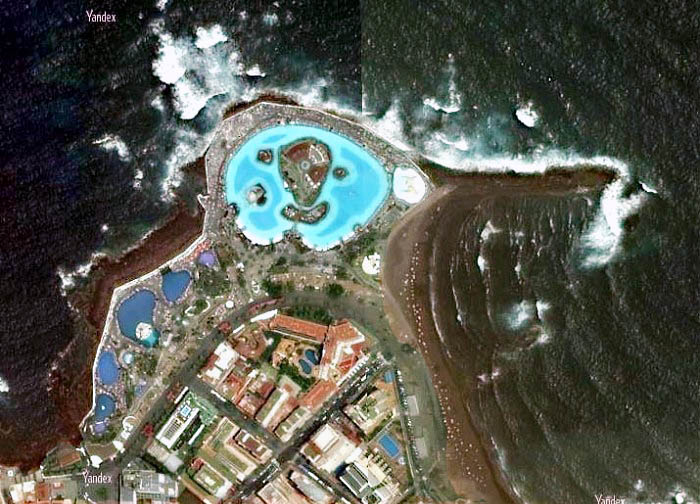 снимок из космоса бассейнов Лаго Мартианес, Тенерифе