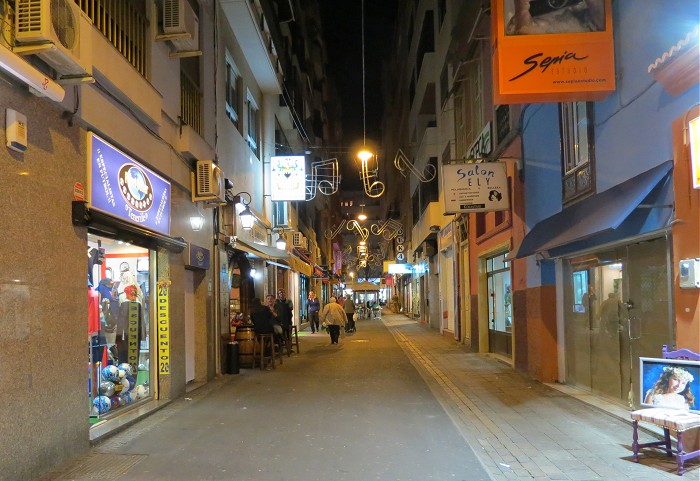 Улица при вечернем освещении