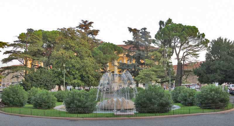 фонтан на площади Пьяцца Бра